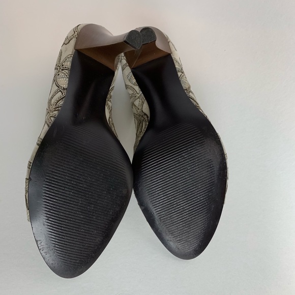 Carlos by Carlos Santana leather cutwork heels - Picture 6 of 8